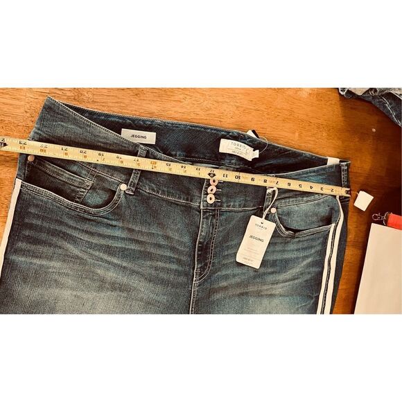 TORRID WOMENS JEANS WITH WHITE STRIPE DOWN LEG WOMENS SIZE 6XL NEW - Picture 6 of 12